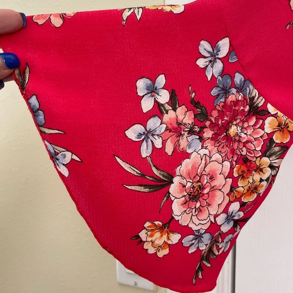 FIRST LOVE FLORAL TOP. HOT PINK FLOWY, BOHO, HAWAIIAN TOP. LIKE NEW! - Picture 4 of 12